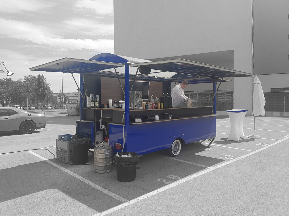 mobiler Würstelwagen GrillBar Blau